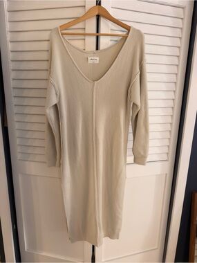 Wilfred Cashmere Ivory V‑Neck Long Sleeve Knit Dress
